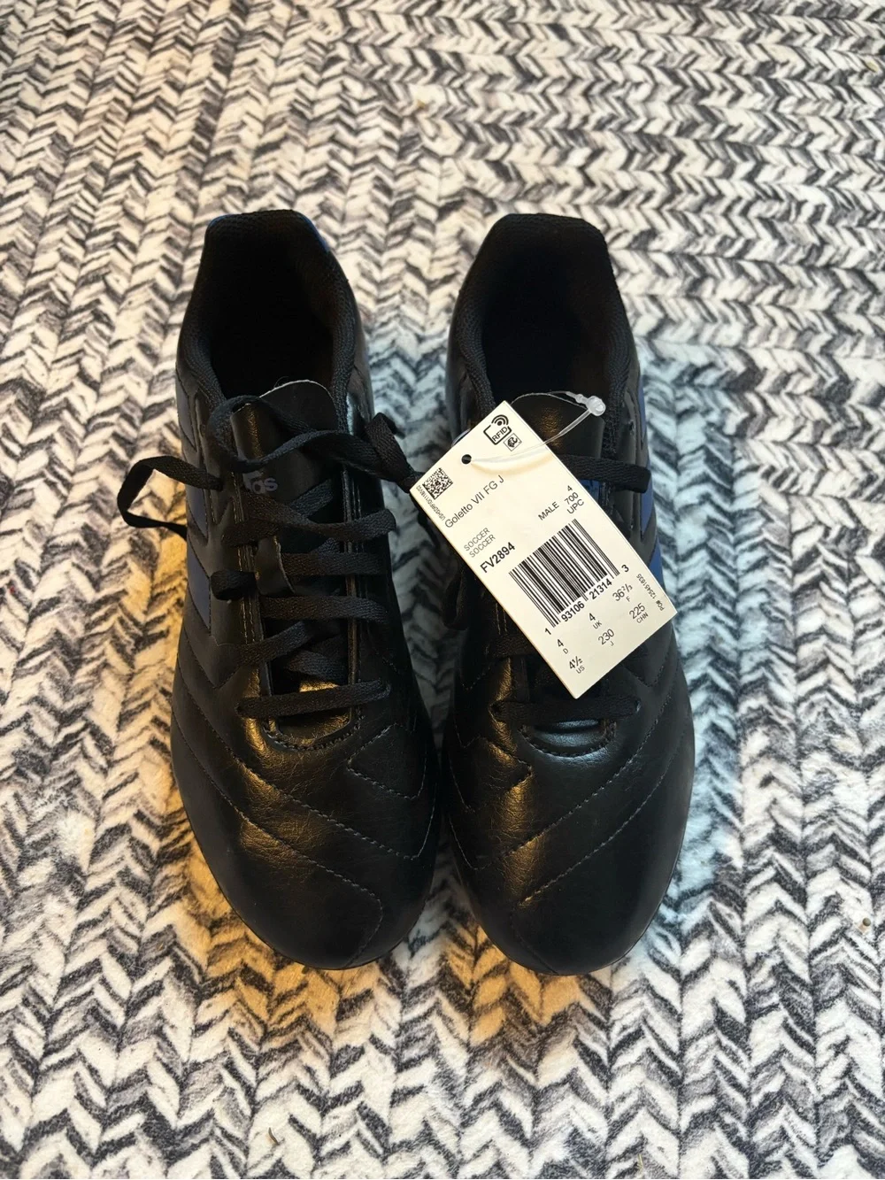 Brand New NWT Adidas Goletto Boys Sports Soccer Cleats Black and Blue size 4.5
